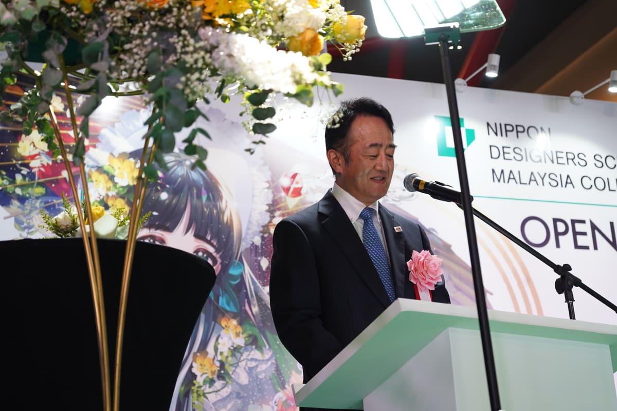祝辞を述べる在マ日本国大使髙橋克彦氏