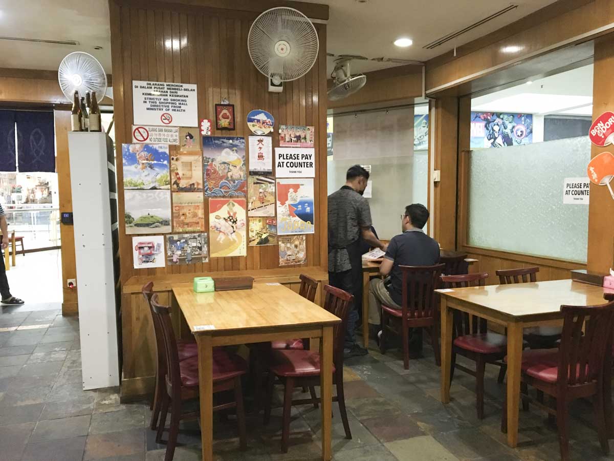 懐かしい雰囲気の"和"な店内