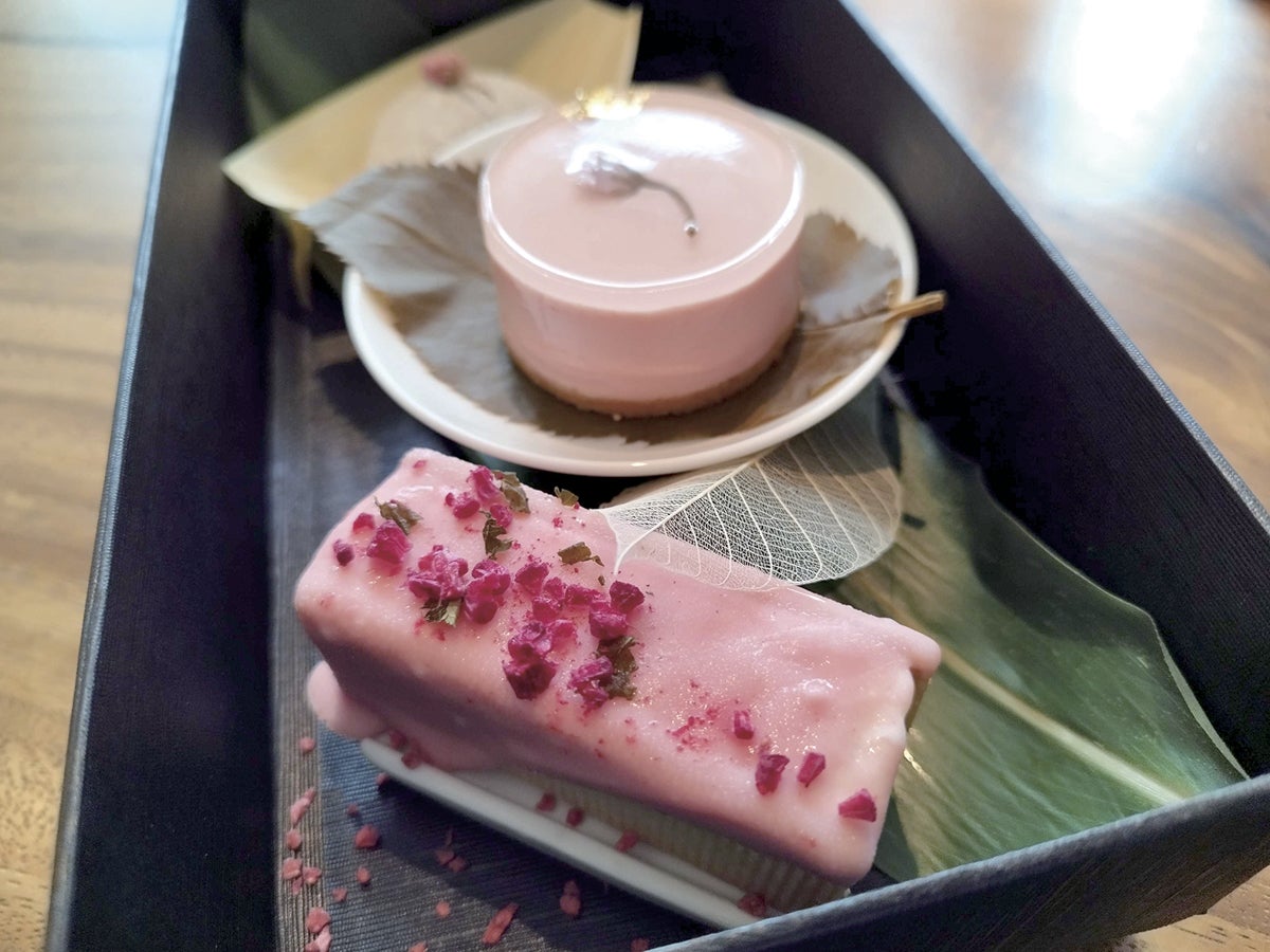 桜色のデザート各種