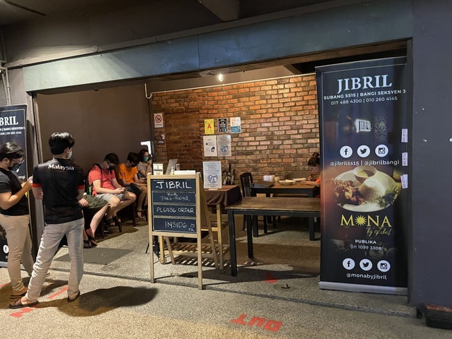 地元民のみぞ知る隠れた名店「Jibril」でバターチキンを堪能