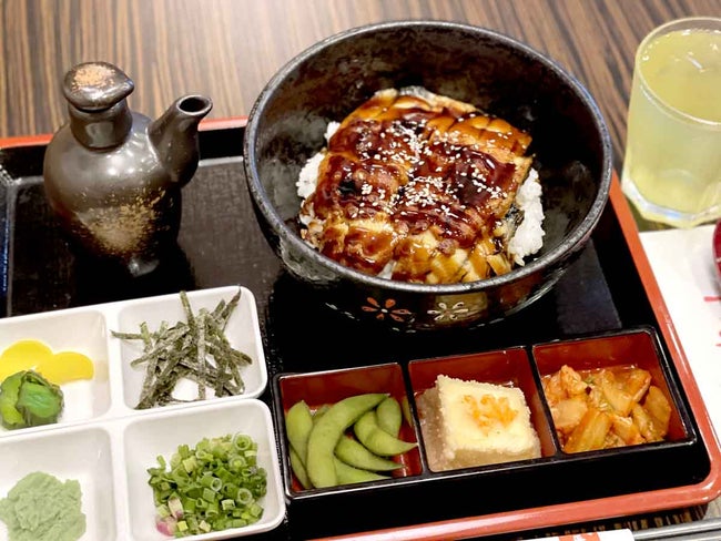 【一番ラーメン】うなぎが美味しい季節到来！大ぶりのうなぎが乗った大満足の「ひつまぶし」を提供