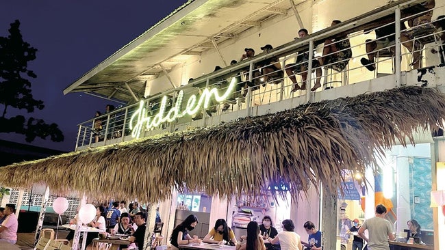 【Hidden Langkawi】オーシャンビューの人気レストラン！白砂のビーチで美しいサンセットを眺めながら。