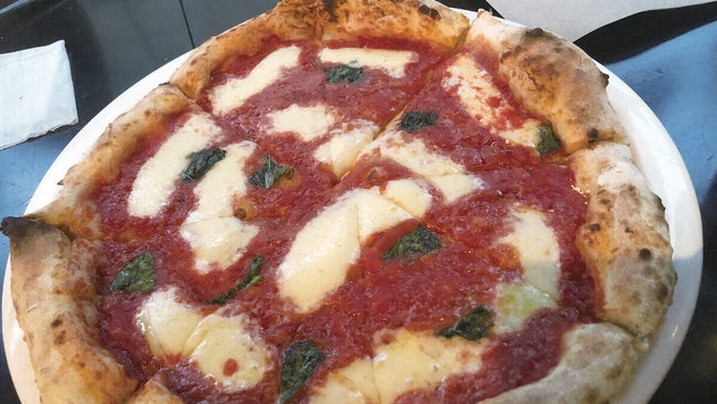 【Monnalisa Ristorante Italiano】ハタマスの本格イタリアンレストランで絶品ピザとワインをオープンテラスで楽しむ