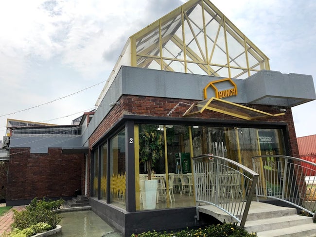 フォトジェニックな おしゃれスポットがオープン 人気メニューを一度に楽しめるフードホール