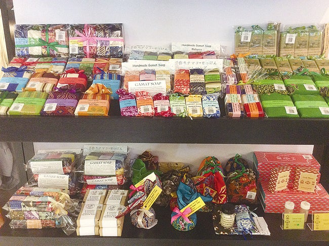 外国人が見る「マレーシア」を作品に アート要素たっぷりのお土産屋さん