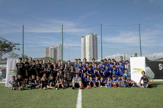 ペナンの日本人学校、現地インター校とサッカーで交流＝本山雅志氏も参加