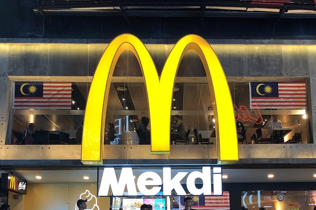 独立記念日に合わせ「Mekdi」にマクドナルド看板を付け替え-2020/08/28