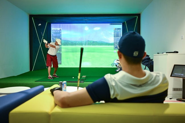 【BIG SHOT ビッグショット】バーチャルゴルフやVRなど遊び方無限大の屋内型スポーツバー♪ 家族&友人同士におすすめ
