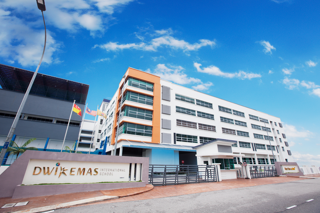 Dwi Emas International School   ​​起業家精神を持つ人材育成に取り組む注目度​No.1​のインターナショナルスクール​