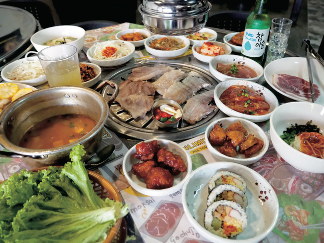 激安価格で韓国BBQ！豊富なパンチャンも食べ放題！本場の味をお腹いっぱい楽しもう♪Golden Pork BBQ