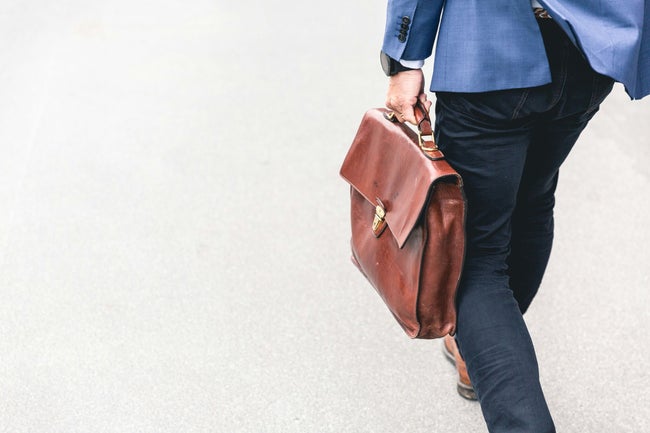新卒初任給は最低賃金より高くあるべき＝人事相