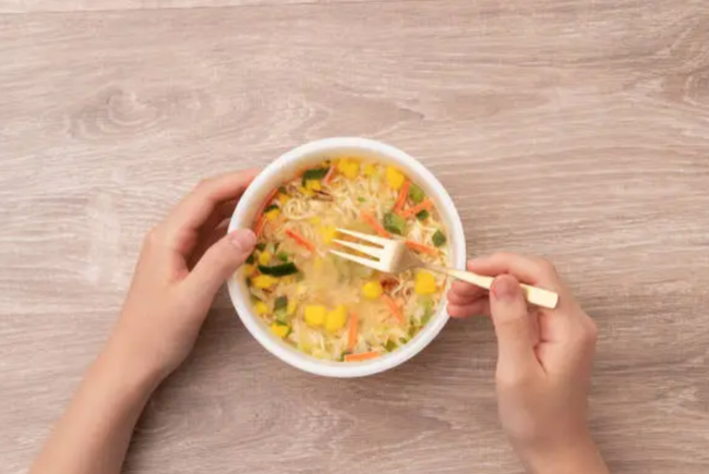 日本のカップ麺、ハラル有無懸念で消費者が注目
