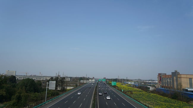 新高速道路、通行料引き下げ求める声高まる