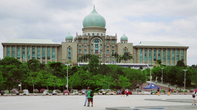 マレーシア政府、首相任期制限の憲法改正案成立に自信